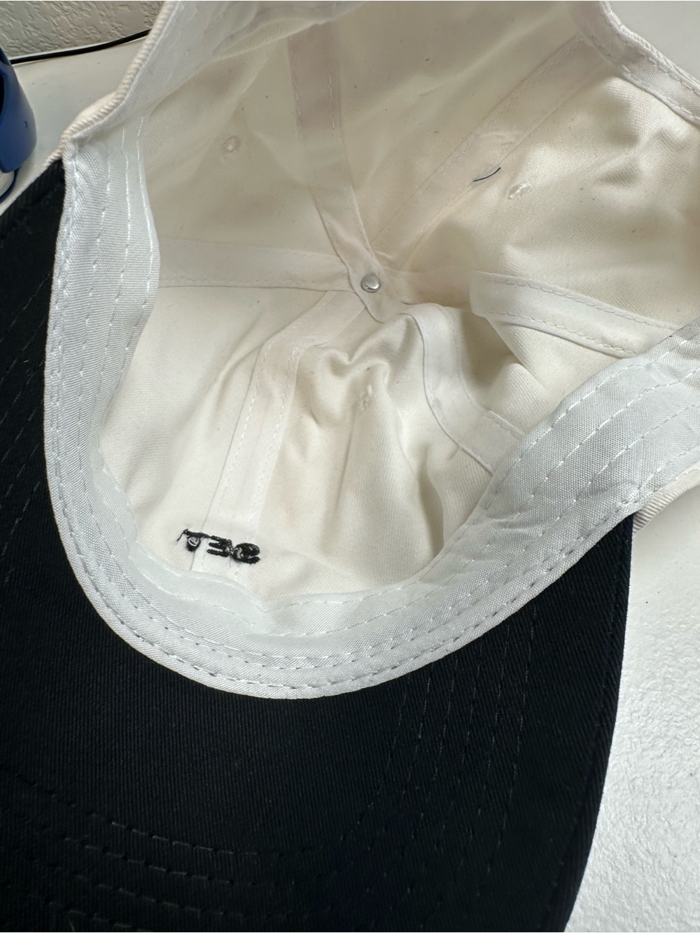 NWT SET Actives White Baseball Cap Black Brim Embroidered SET Logo Adjustable - Picture 3 of 5